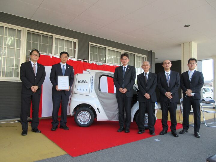 小型電気自動車「みずほ号」贈呈