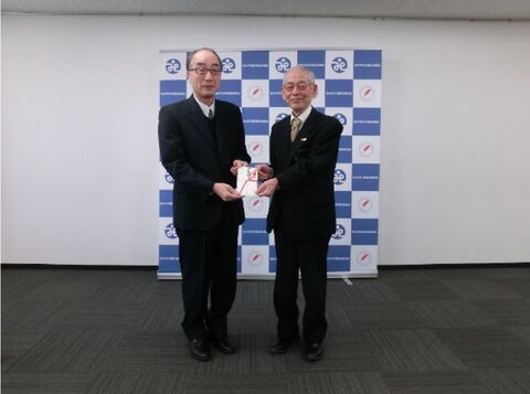 射水ケーブルネットワーク㈱様から開局３０周年記念イベントの売上金をご寄付いただきました。